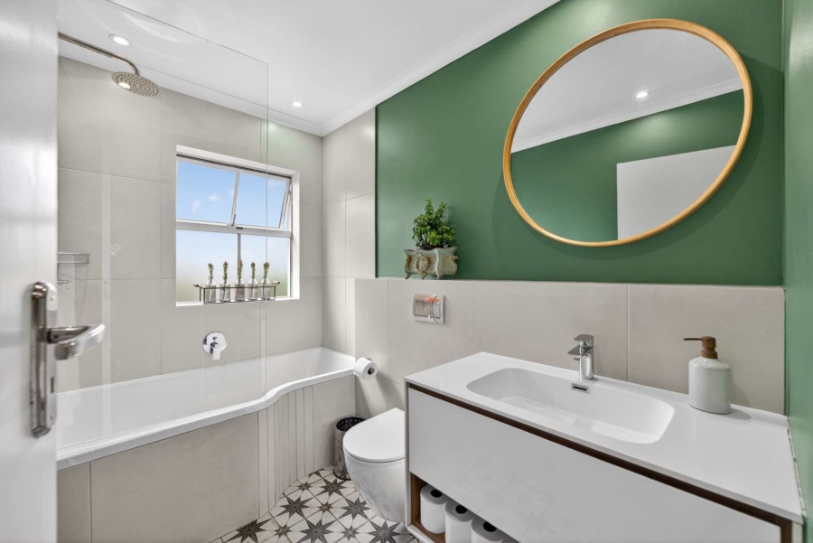 3 Bedroom Property for Sale in Vredehoek Western Cape